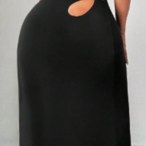 Plus Size Sleeveless Tight-Fitting Floral Hollow-Out Halter Dress - Picture 5 of 9